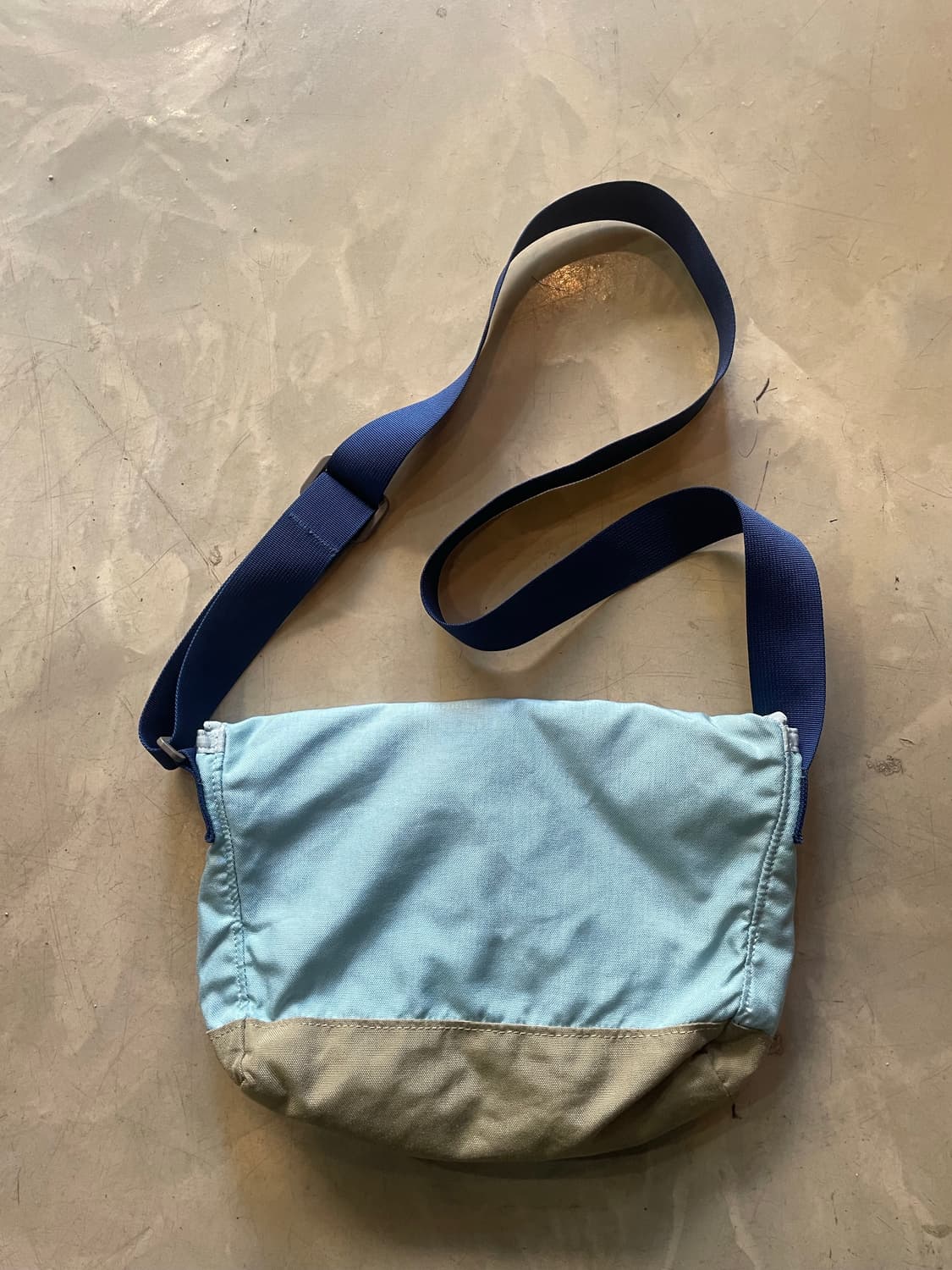 구형 그레고리 크로스백  상품이미지3