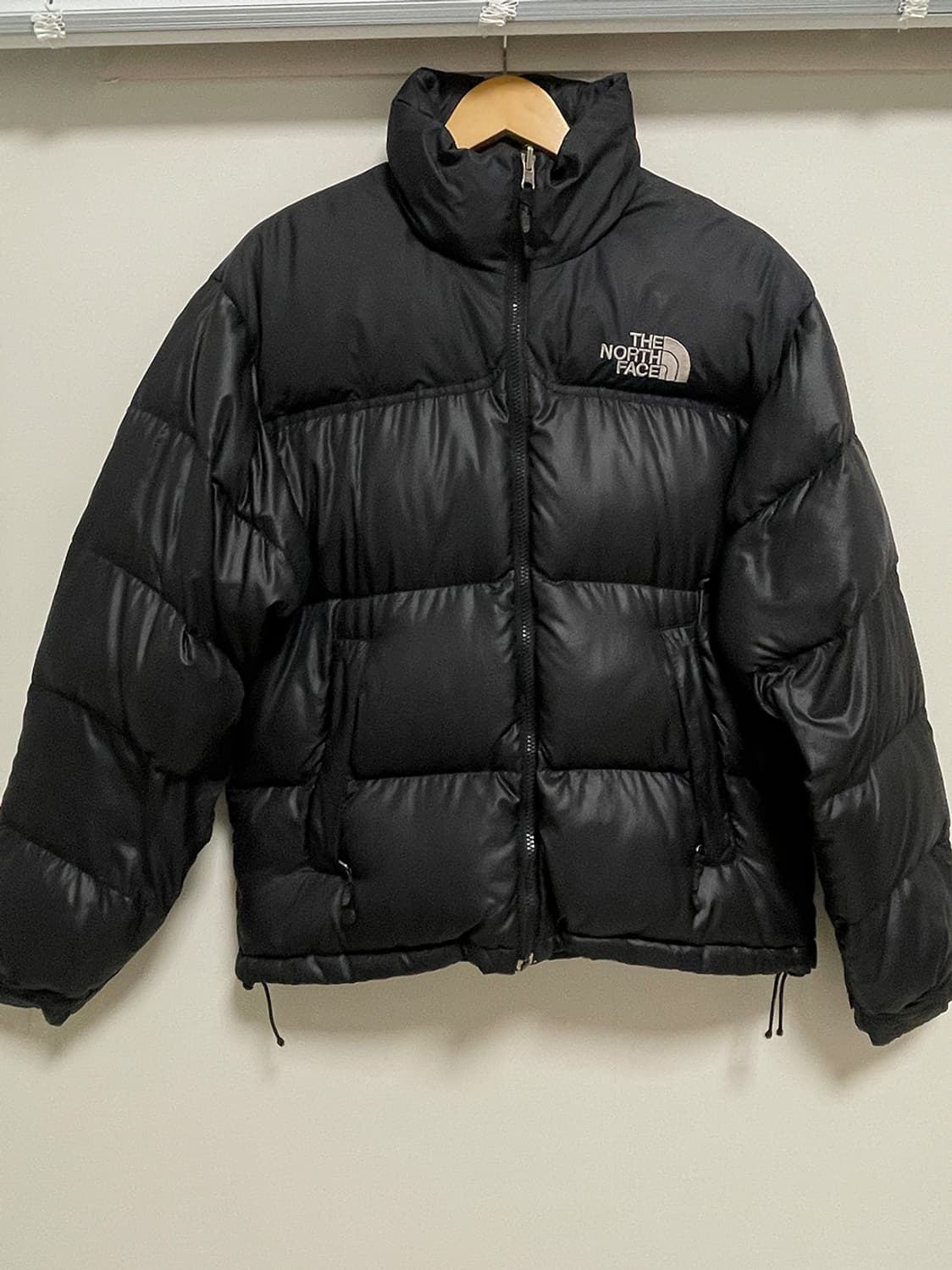 노스페이스 눕시 700 올 블랙 패딩 자켓 상품이미지1