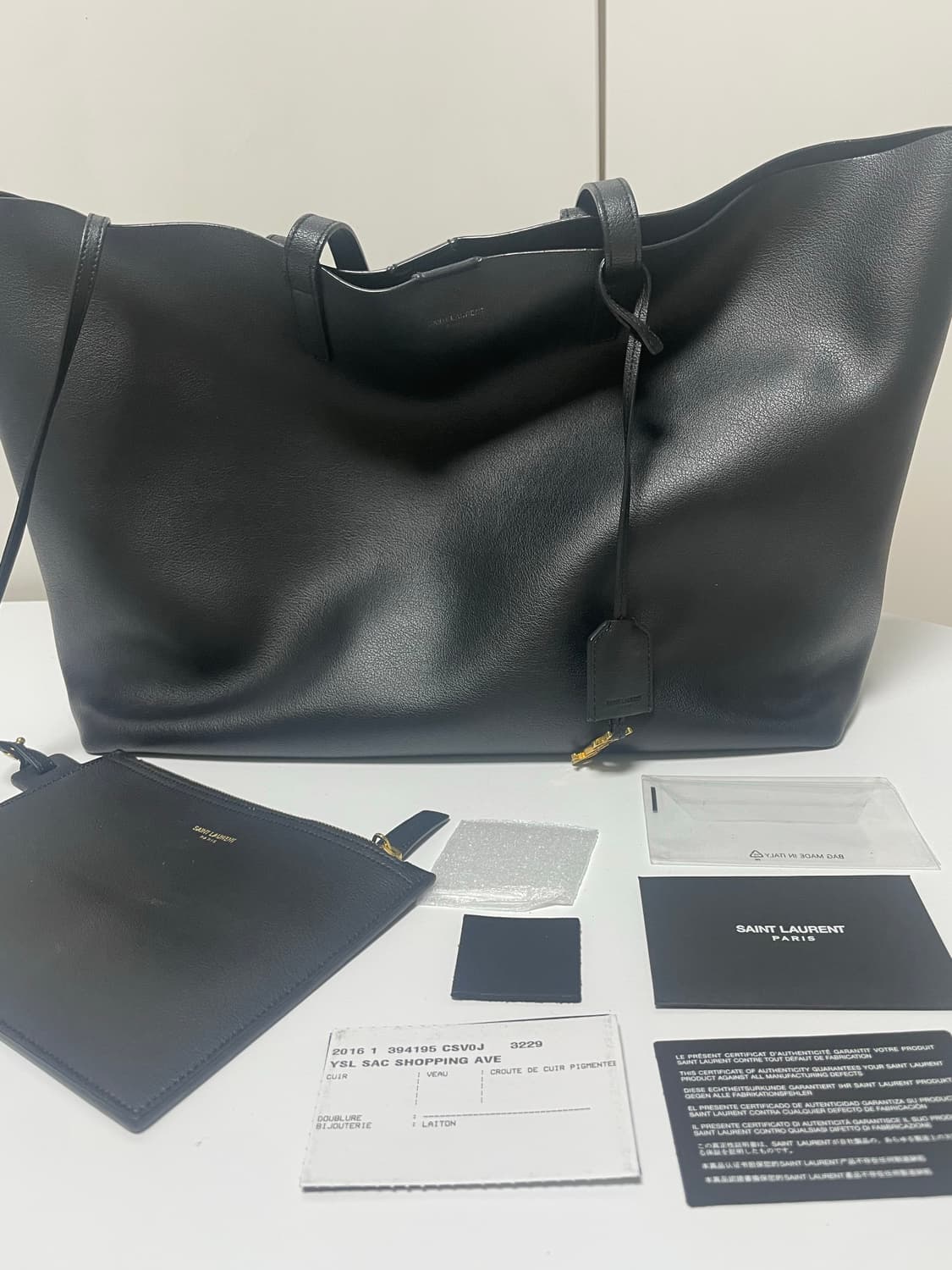 생로랑 이스트웨스트 레더 쇼퍼백 블랙(현대백화점본점구매) 상품이미지7