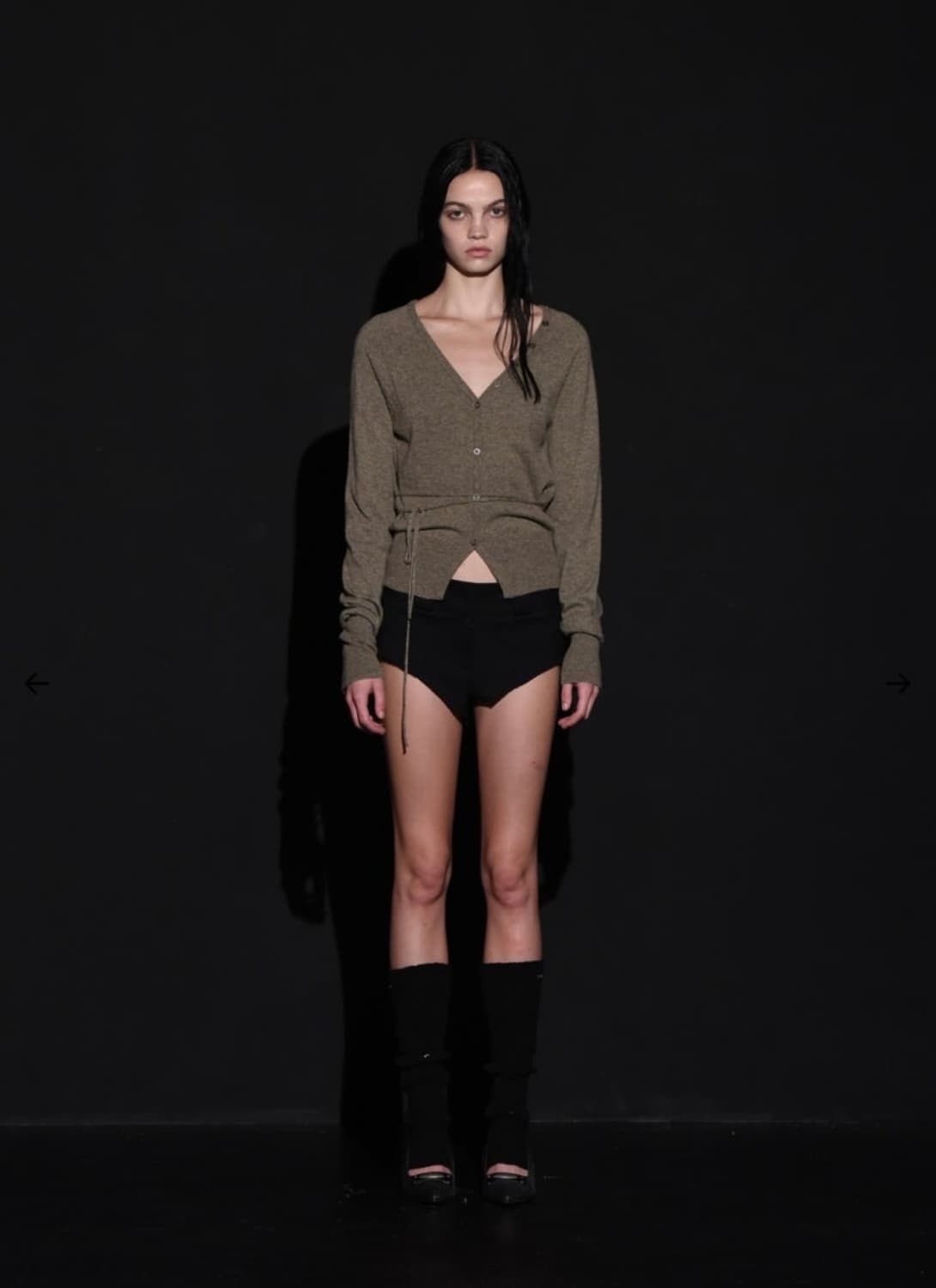 보헤미안서울 버튼 브이넥 니트 가디건 카키색상 상품이미지1