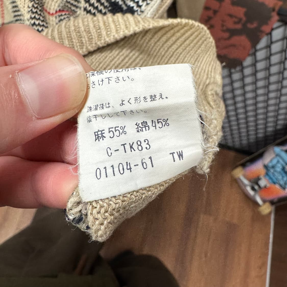 버버리 V넥 니트 전면 노바체크 패턴 포인트 베이지 상품이미지5