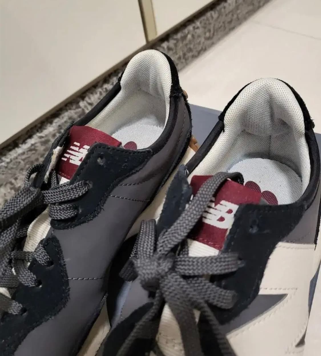뉴발란스 327 문빔 블랙 W235 상품이미지5