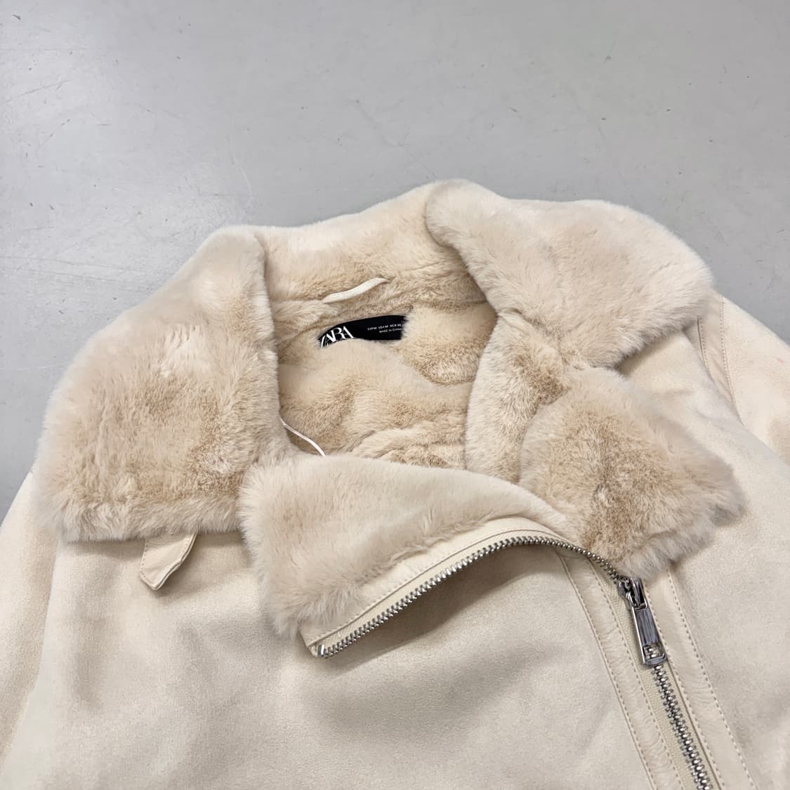 자라 사선 퍼 아이보리 무스탕 자켓 상품이미지3