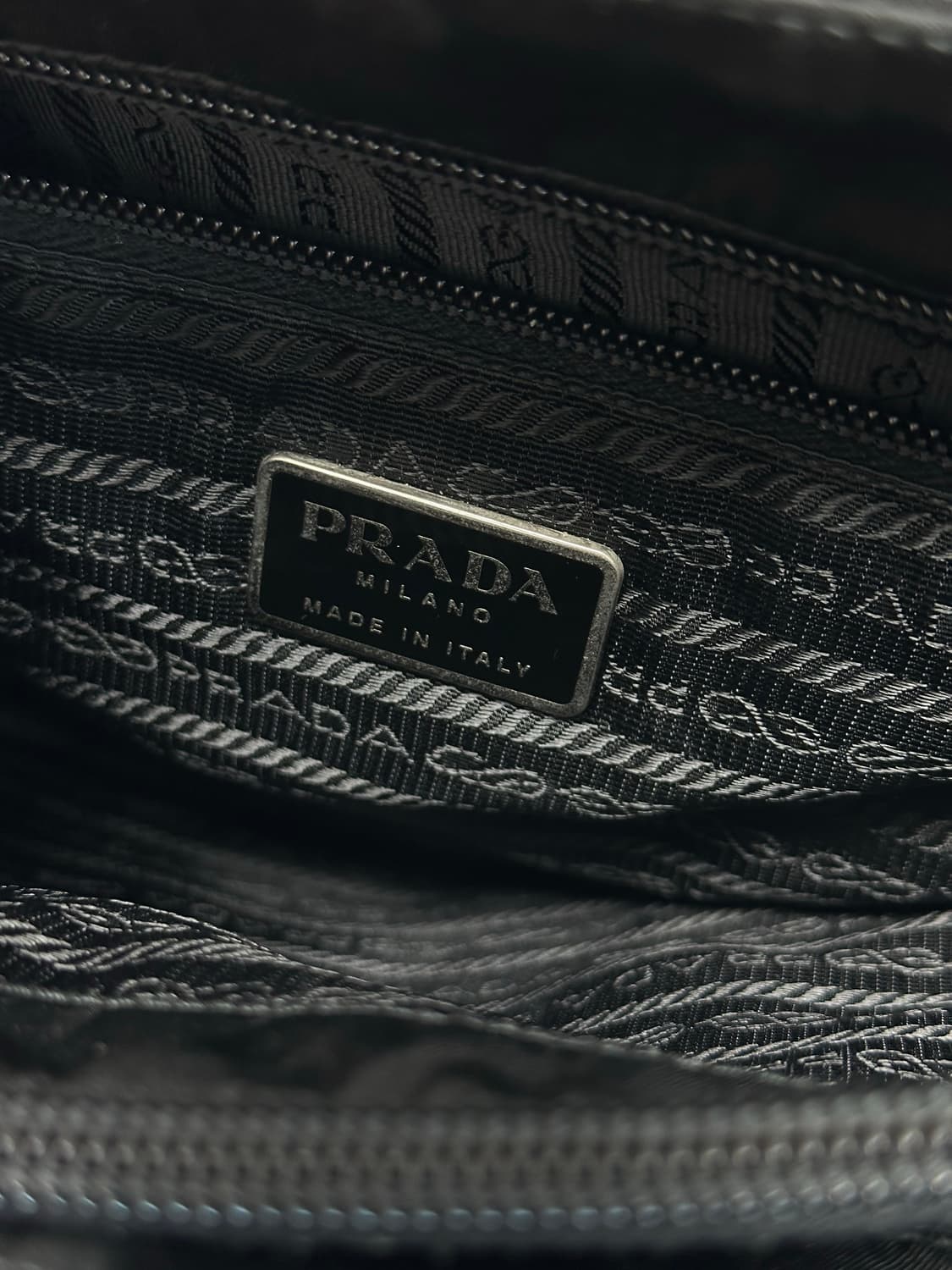 [정품] Prada 프라다 포코노 클래식 나일론 숄더백 블랙 상품이미지7