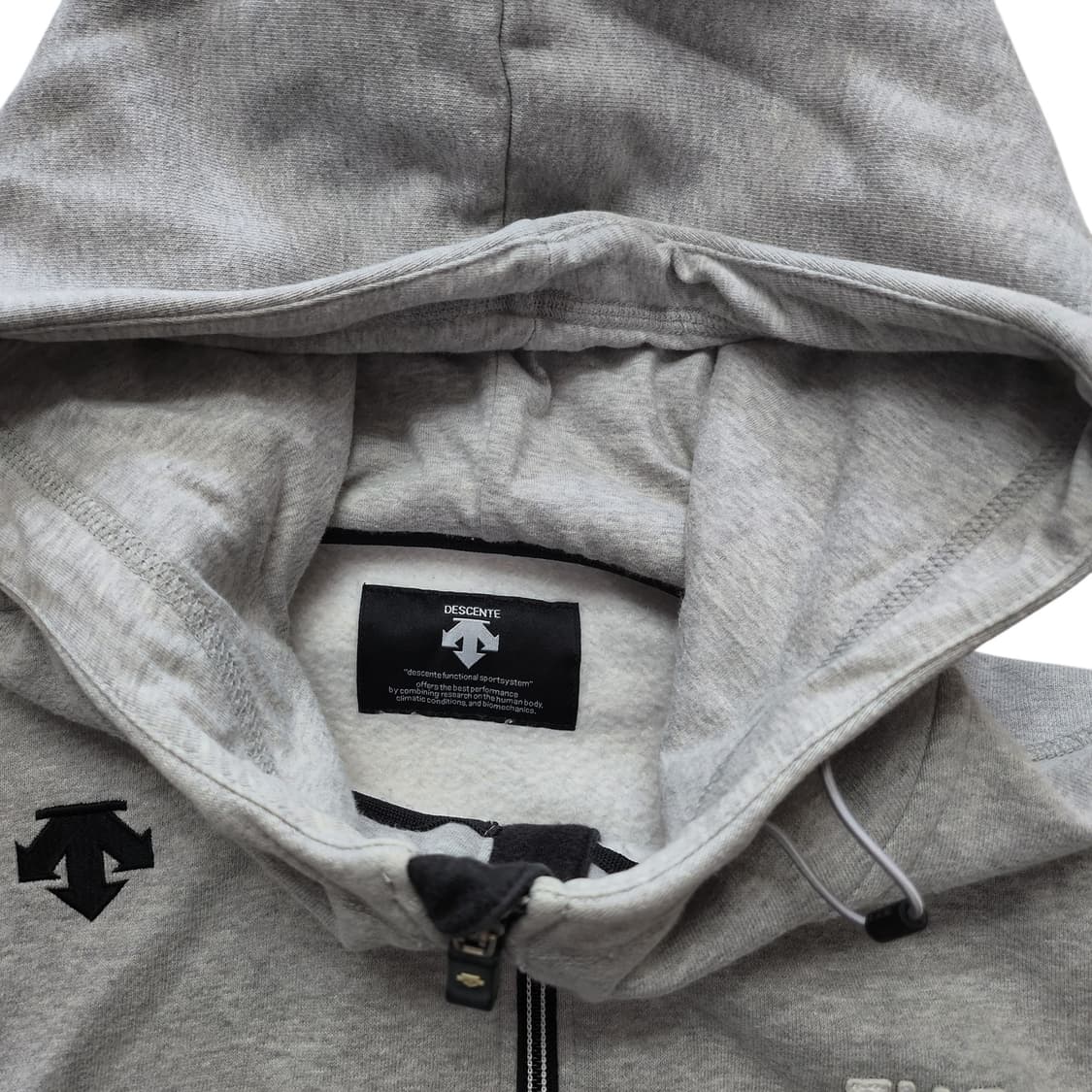 데상트 후드집업 상품이미지2