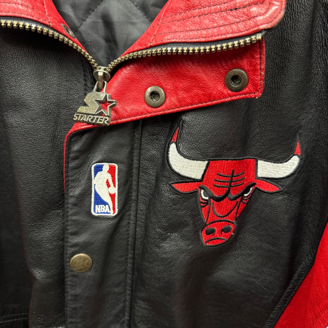 90s 스타터 X 시카고불스 NBA 가죽자켓 후면 빅로고 디테일 레드 상품이미지5