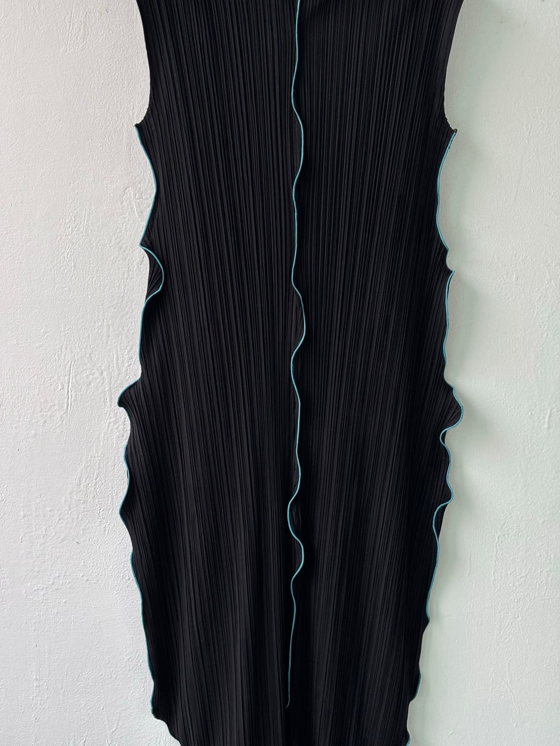 이세이미야케 페테 플리츠 슬리브리스 드레스 상품이미지5
