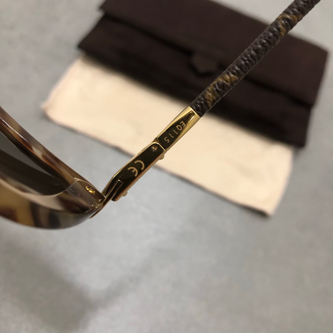 루이비통 모노그램 폴딩 선글라스 상품이미지6