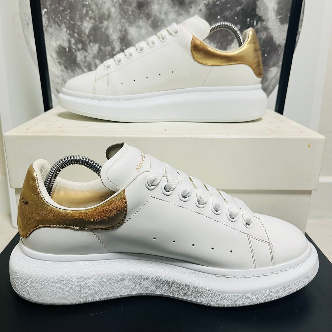 정품 41) 알렉산더 맥퀸 골드 오버솔 스니커즈 265~270 상품이미지2