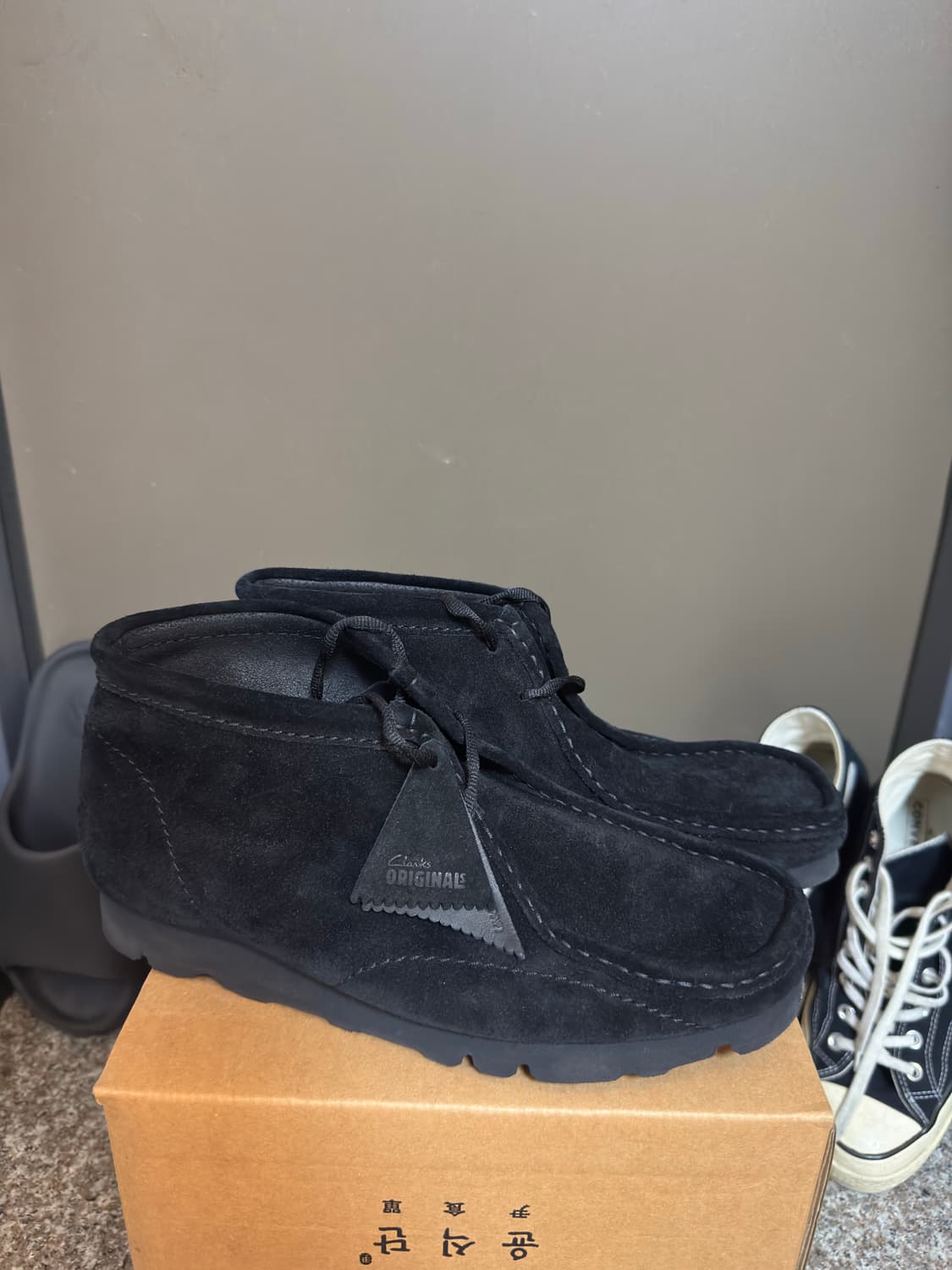 [270/UK9]포스트아카이브팩션(파프) x 클락스 왈라비BT 블랙 상품이미지1