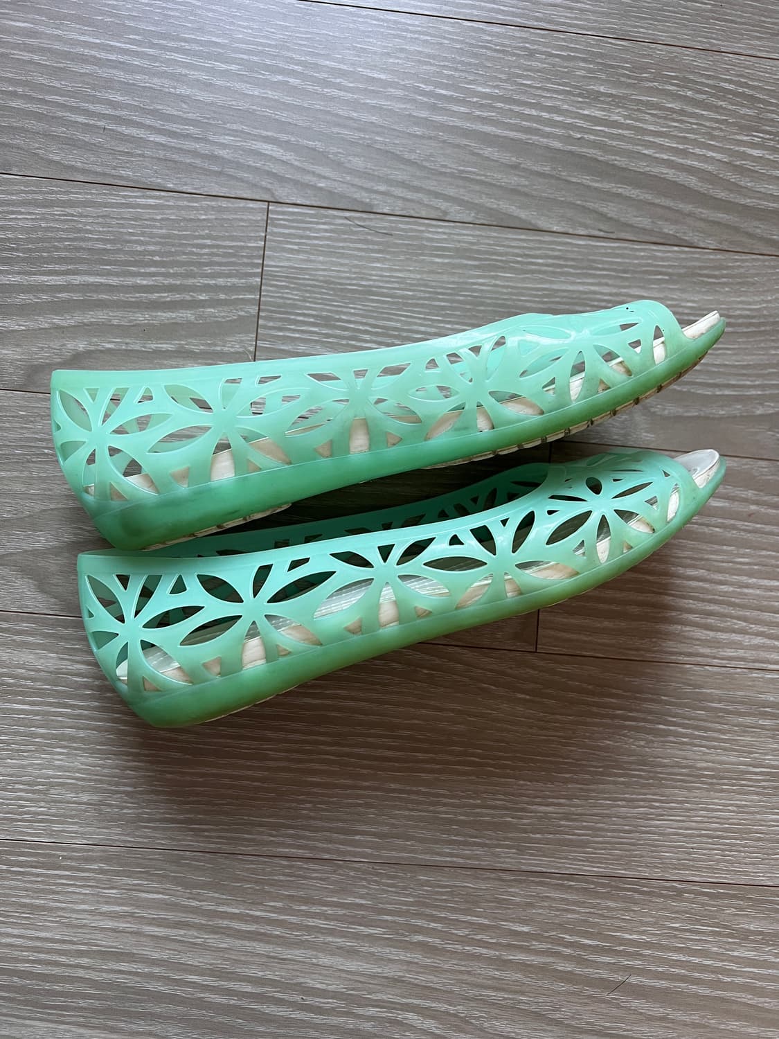 크록스 민트 젤리 플랫슈즈 샌들 아이코닉 컴포트 8 상품이미지2