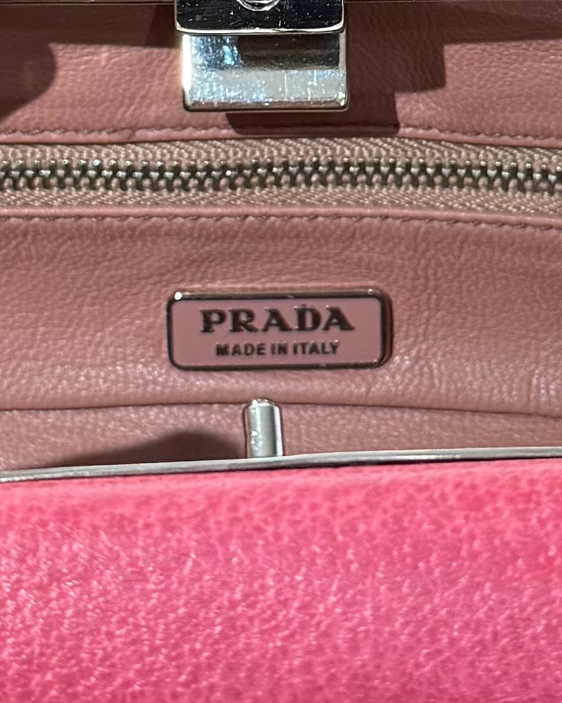 프라다 핑크 레더 미니 크로스바디 백 상품이미지8