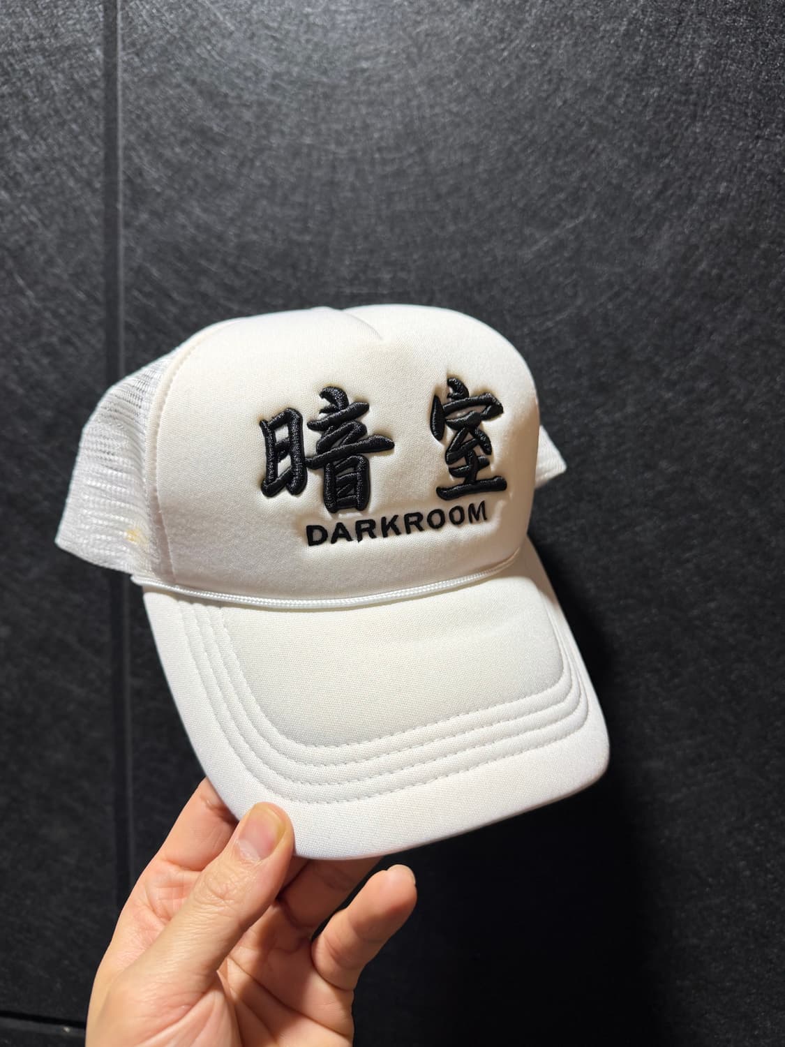 다크룸 스튜디오 매쉬 캡 화이트 상품이미지1