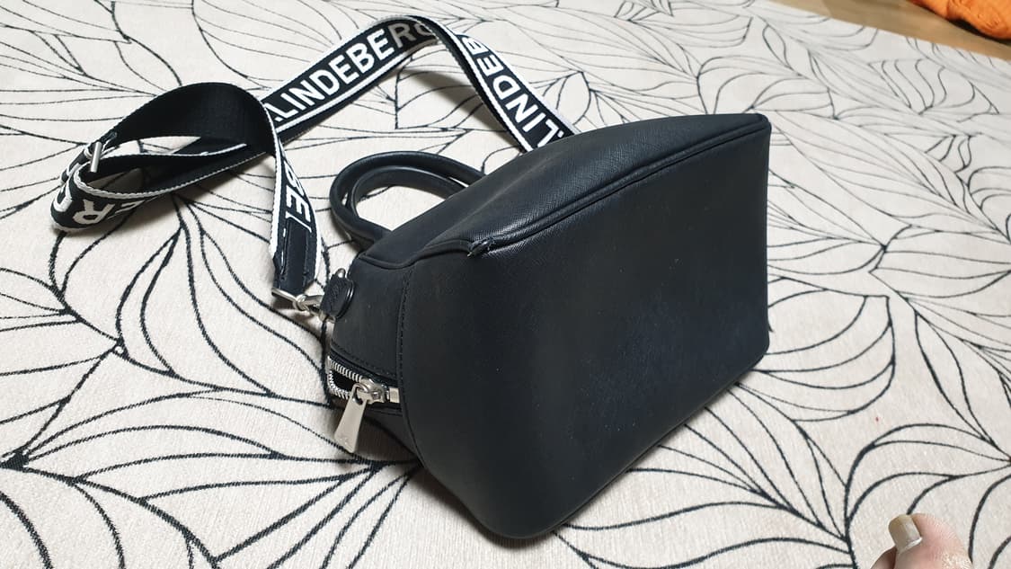J.Lindeberg 블랙 토트백 겸 크로스백 상품이미지5