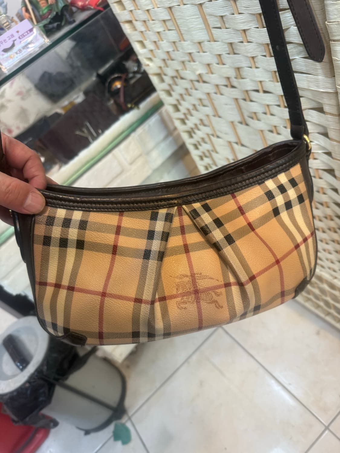 정품 버버리 노바체크 크로스백 팝니다 상품이미지4