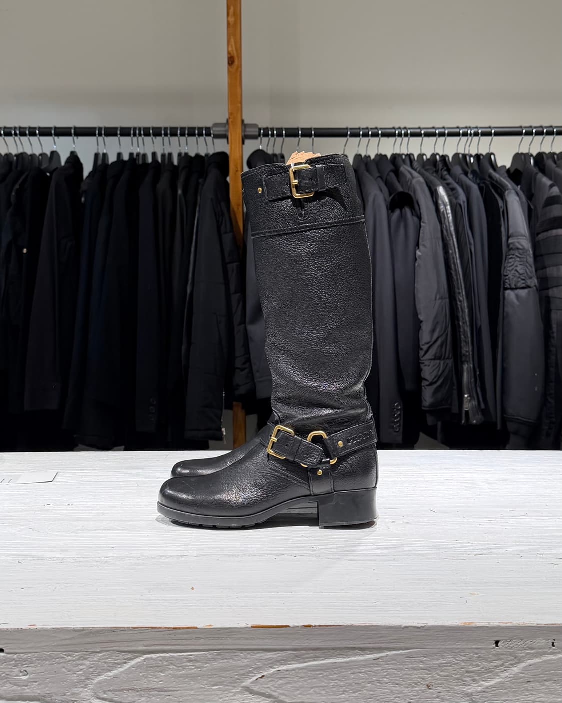 프라다 블랙 비텔로 다이노 금장 레터링 로고 롱부츠 상품이미지6