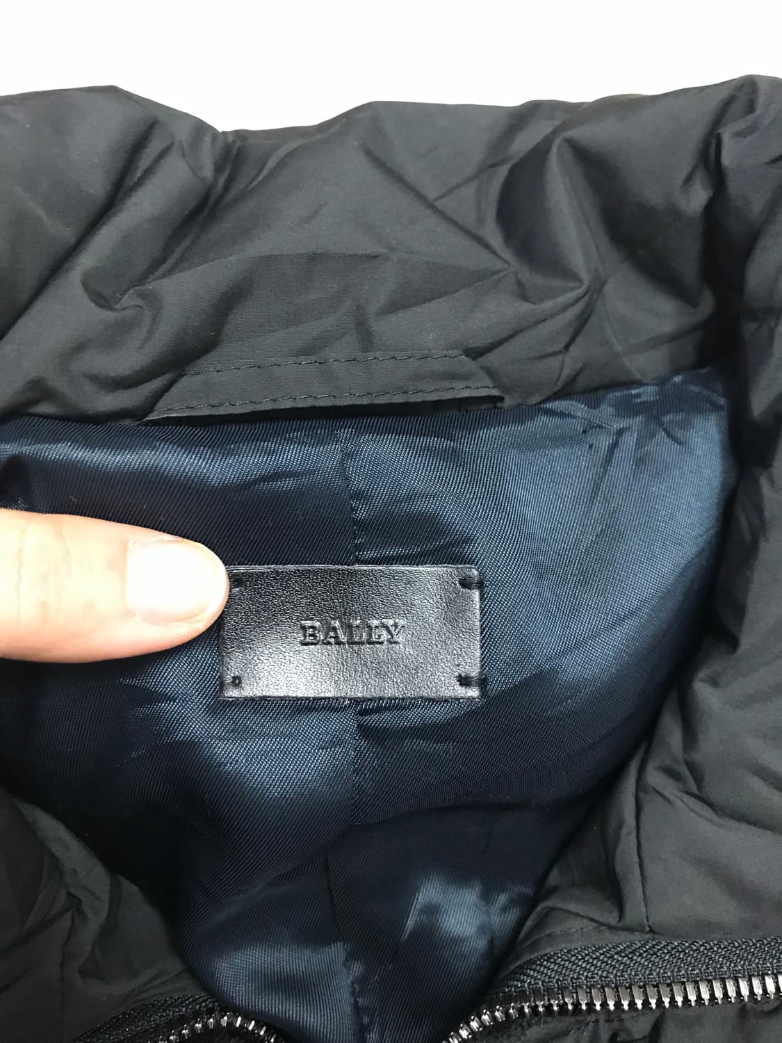 Bally 블랙 구스 경량 패딩 S 상품이미지4