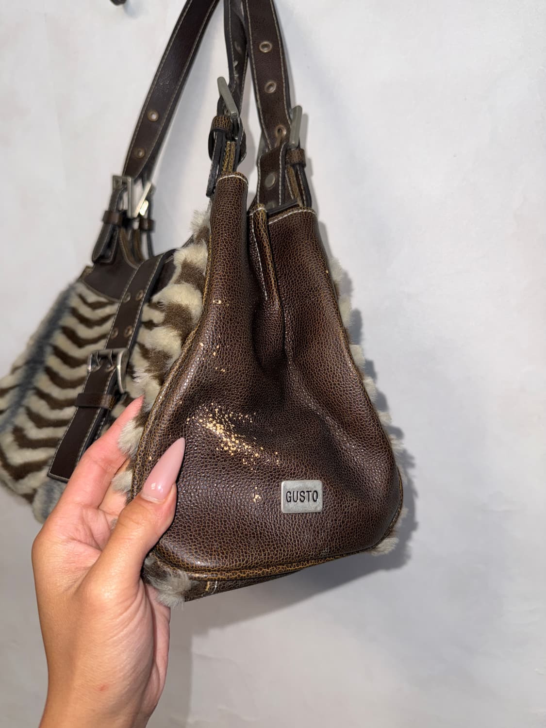 Brown y2k fur buckle shoulder bag 상품이미지7