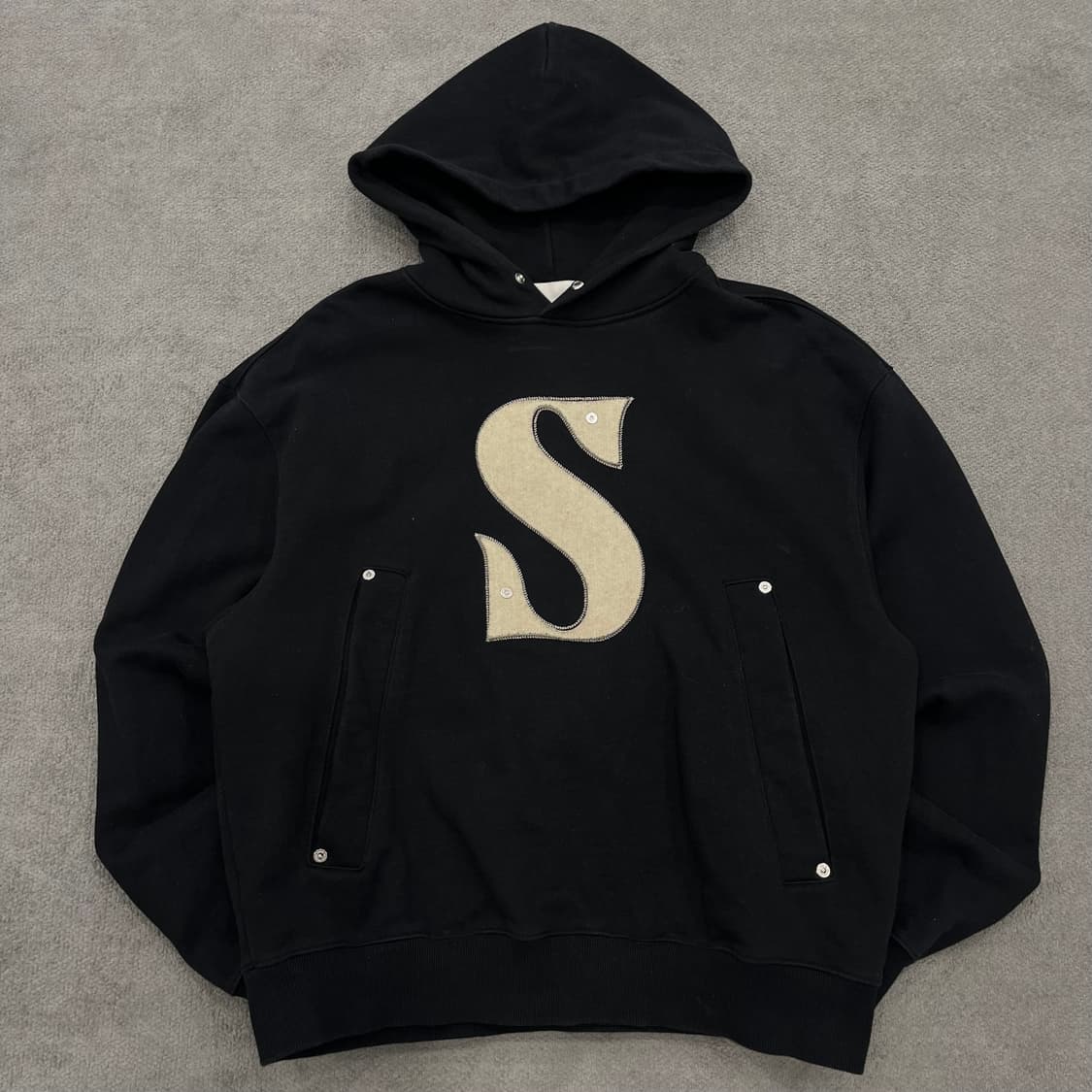 M 세터 리벳 아플리케 포켓 후드티 상품이미지1