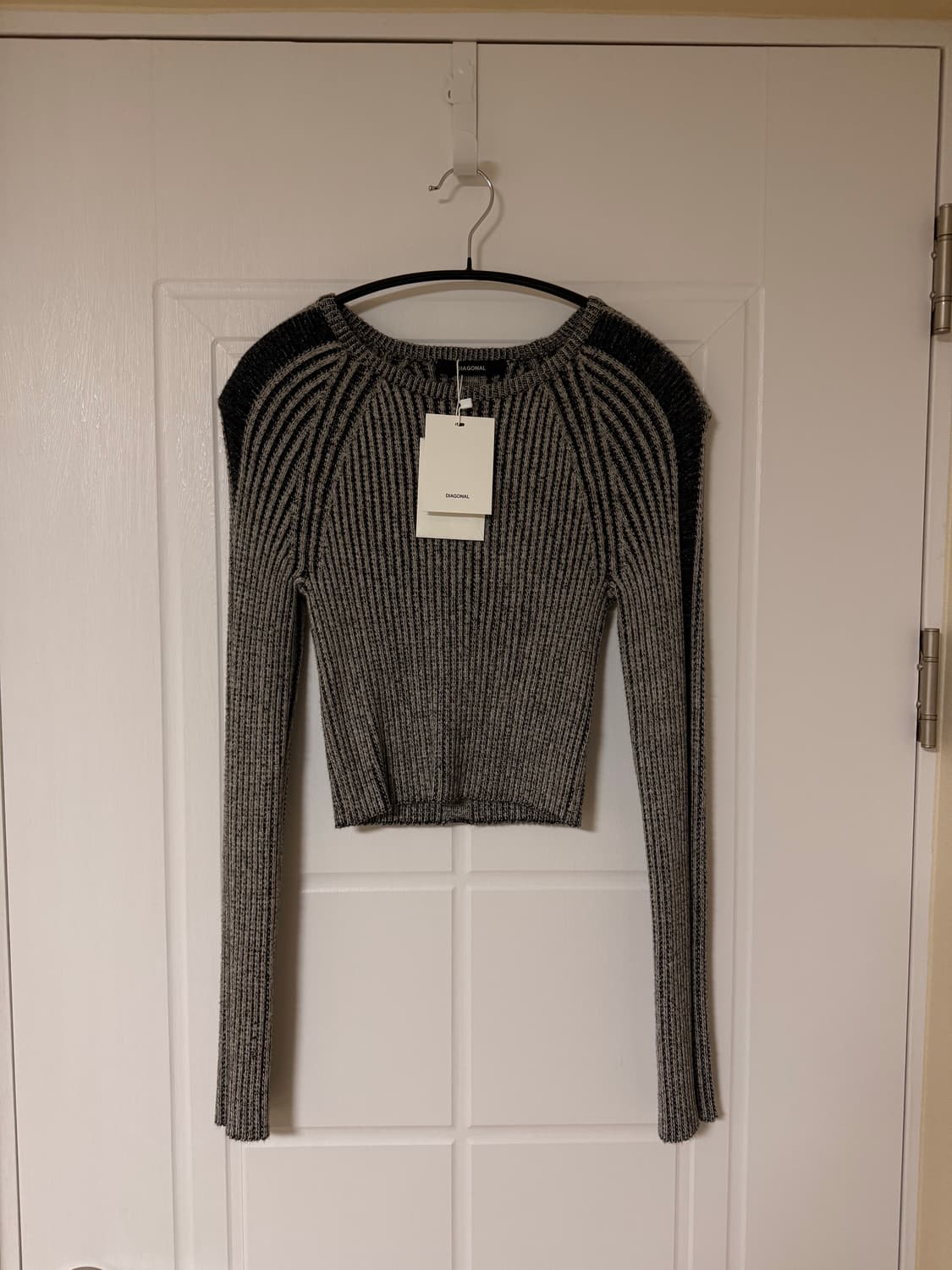 [새상품] DIAGONAL 다이애그널 크롭 니트 free size 상품이미지4