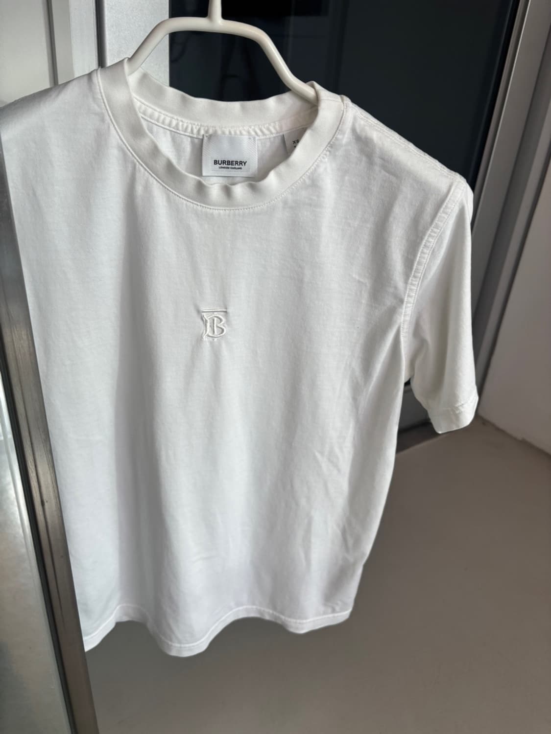 Burberry Round T 상품이미지1