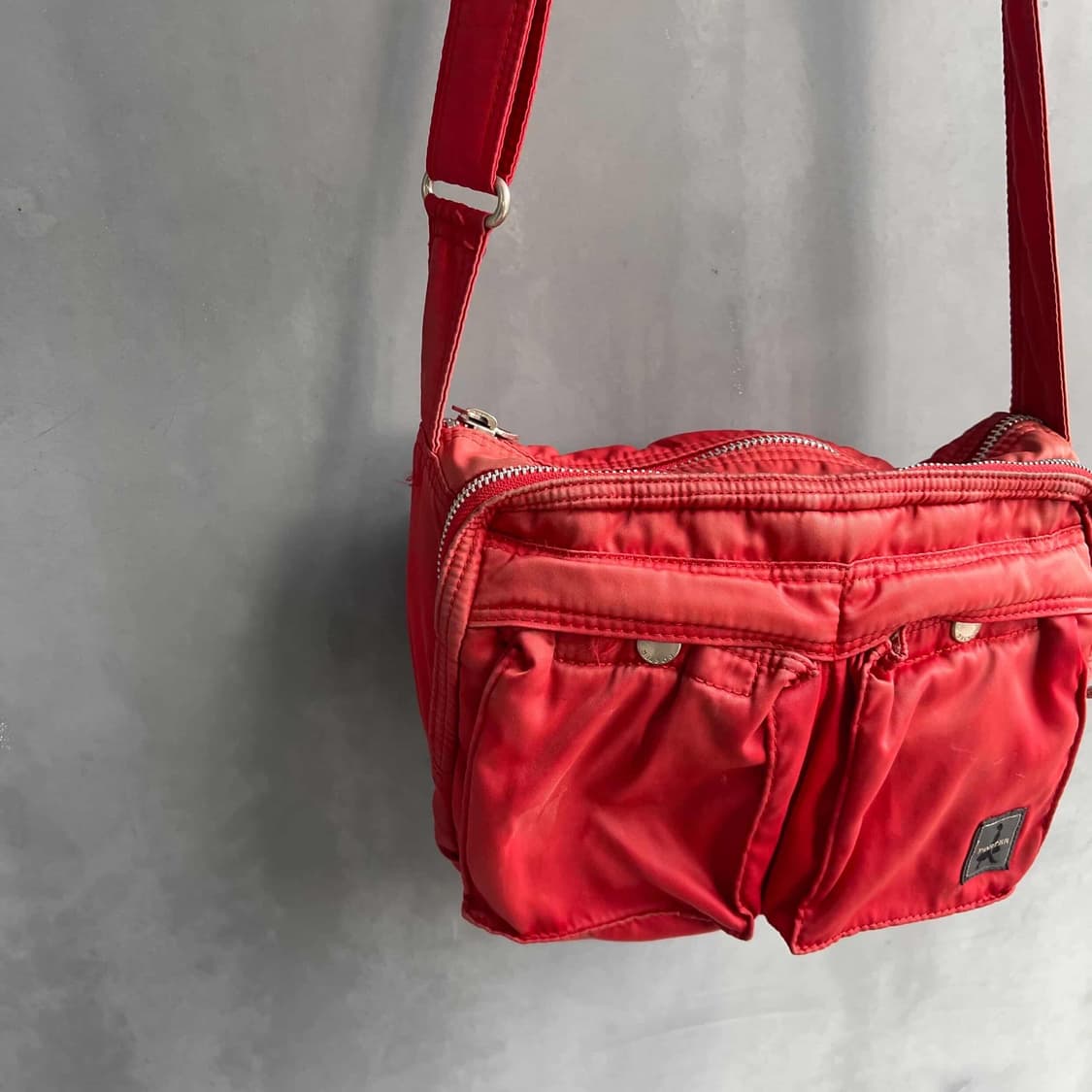 포터 탱커 크로스백 레드 상품이미지4