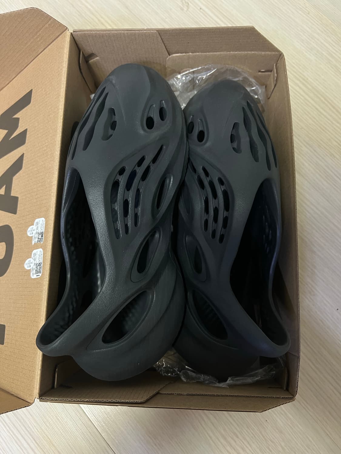 Adidas Yeezy Foam RNNR Onyx 295 판매 새상품  상품이미지3