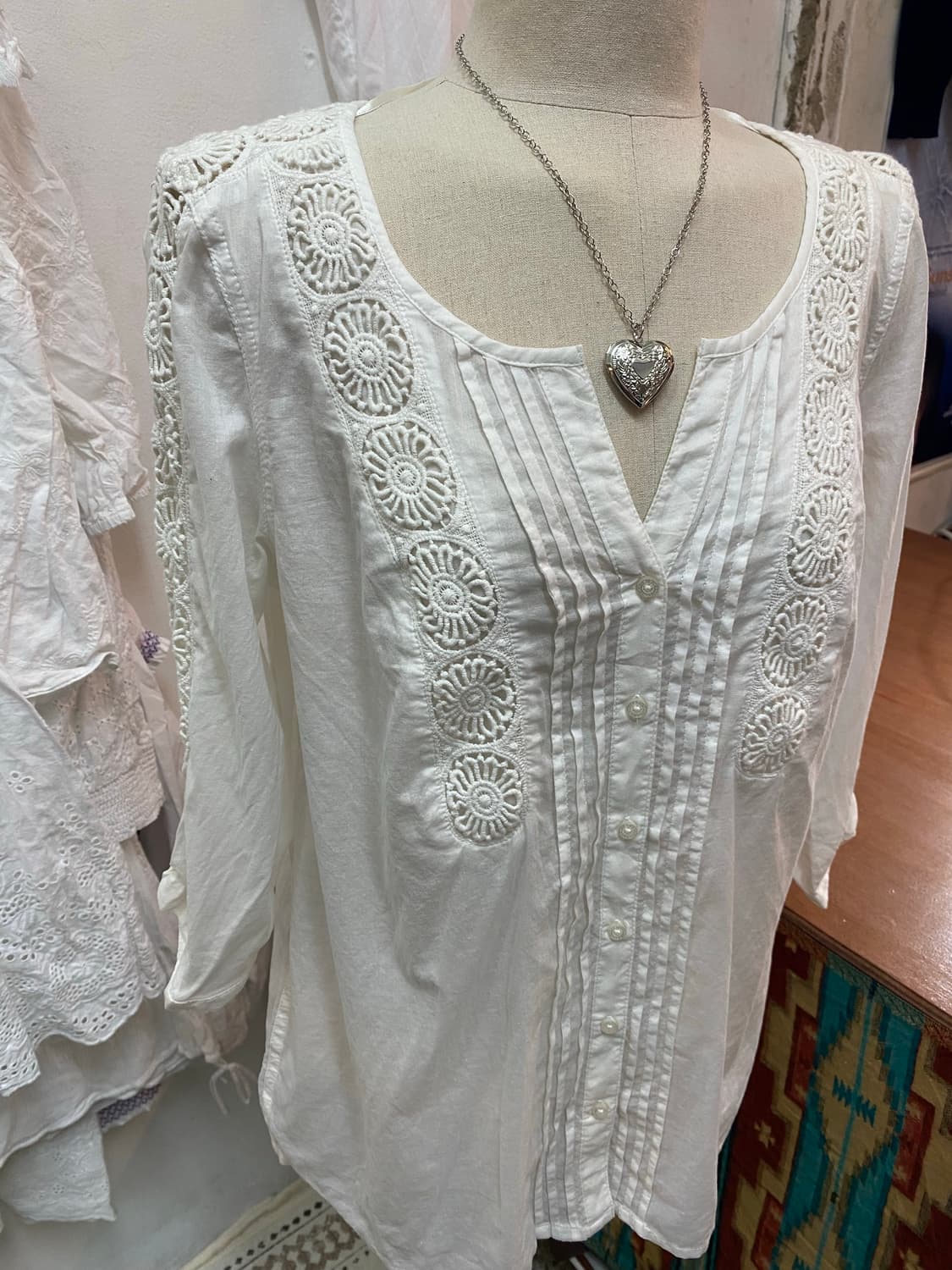 유럽빈티지 펀칭블라우스 상품이미지3