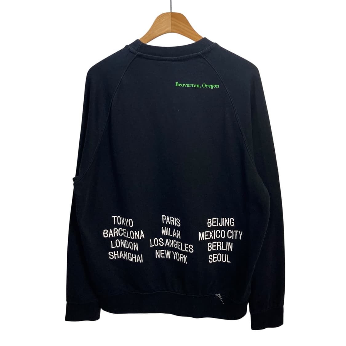 나이키 클럽로고 블랙 맨투맨 상품이미지4