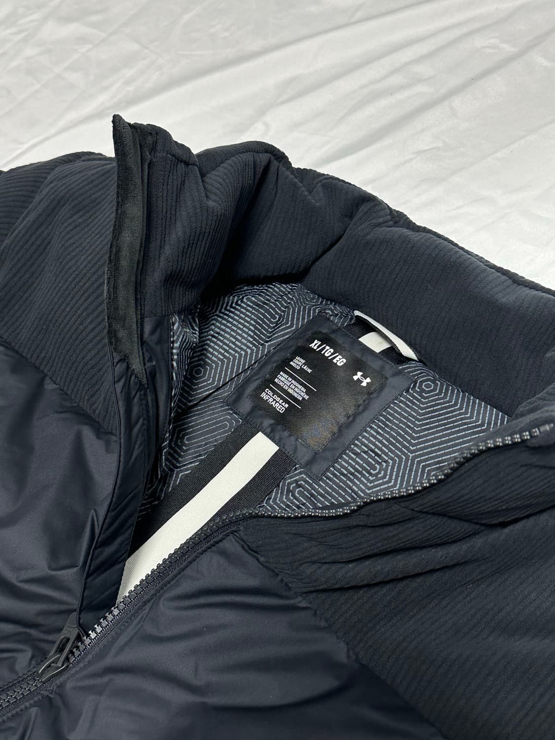 (M) 언더아머 UA Limitless 다운 코듀로이 자켓 패딩 블랙 상품이미지2