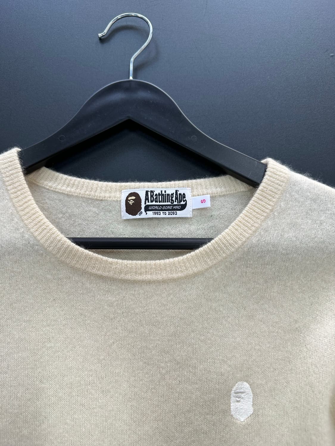 베이프 사루 자수 울 헤어리 니트스웨터 상품이미지6