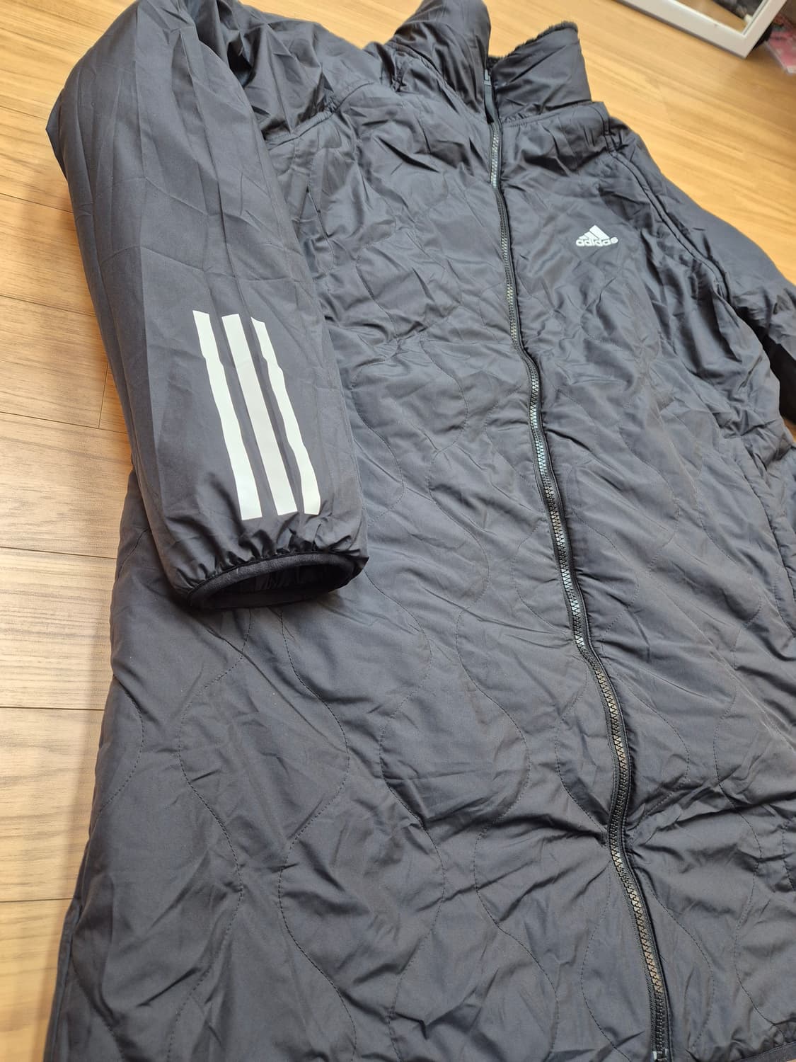 아디다스 양면 롱 코트 XL사이즈 판매합니다. 겉감은 블랙 색상이고, 안 상품이미지2