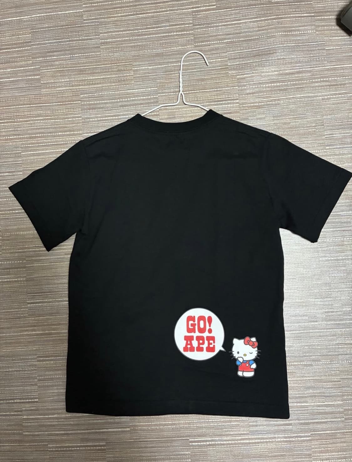 급처)베이프 헬로키티 콜라보 콜리지 티셔츠 반팔 산리오 bape 140 상품이미지3