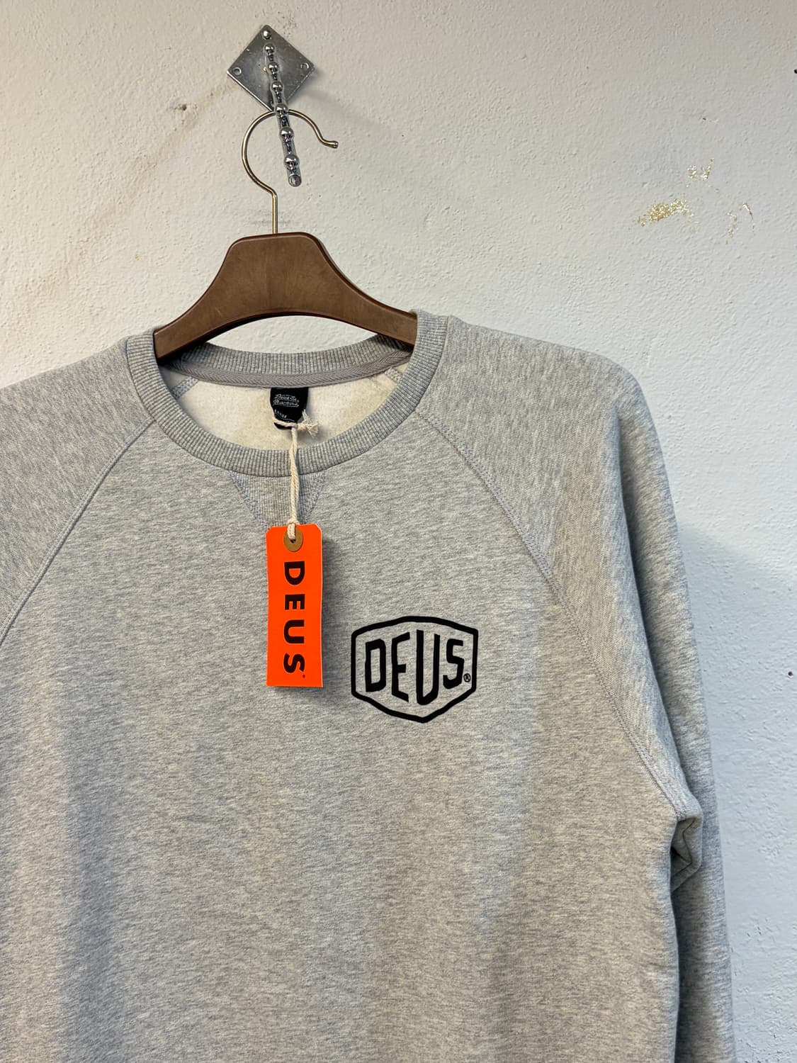 [새상품] 데우스 맨투맨 L사이즈 상품이미지1