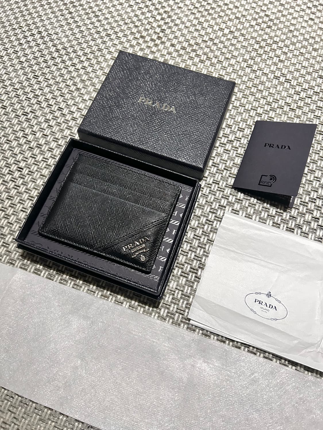 [새상품급] 프라다 사피아노 카드지갑 상품이미지1