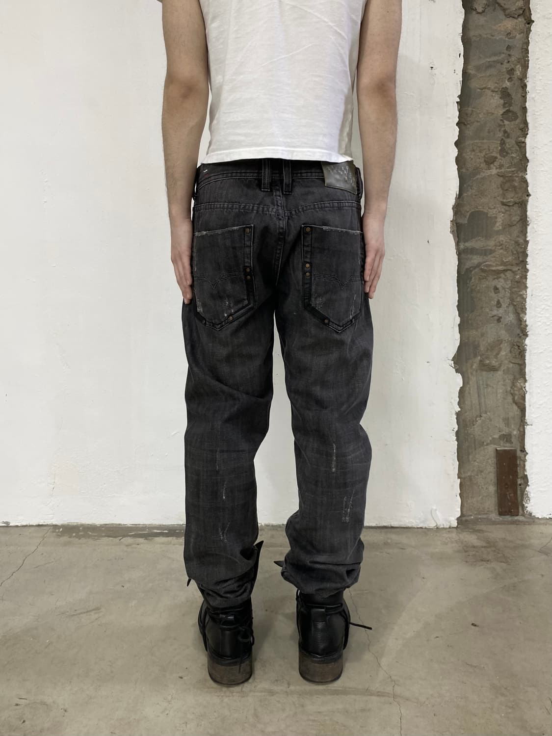 디젤 아일렛 스트레이트 팬츠 상품이미지1