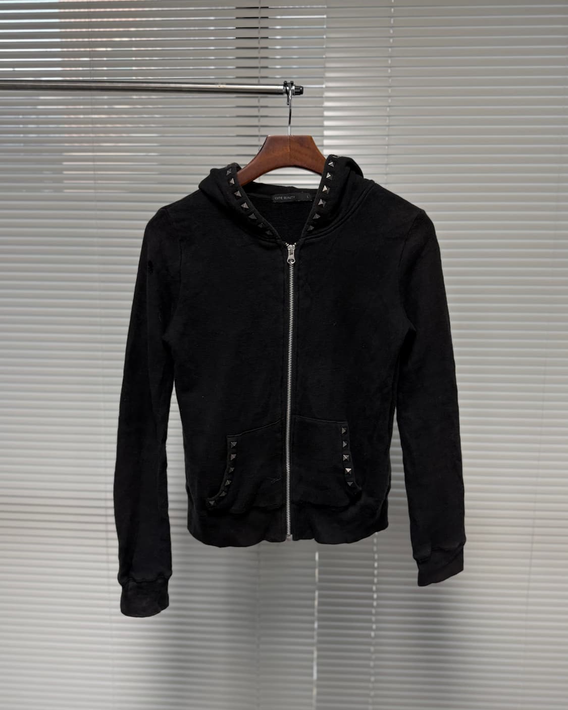 cutie beauty 스터드 후드 집업 상품이미지1