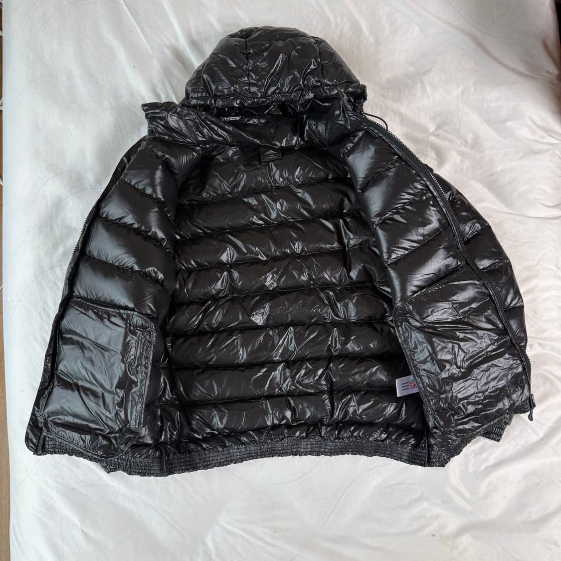 아디다스 실버 글로시 로고 구스다운 경량패딩 L 상품이미지4