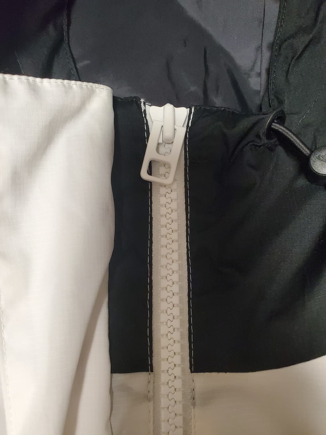 나이키 에어 우븐 아노락 반집업 바람막이M 

새상품처럼 하자 오염 없이 상품이미지5