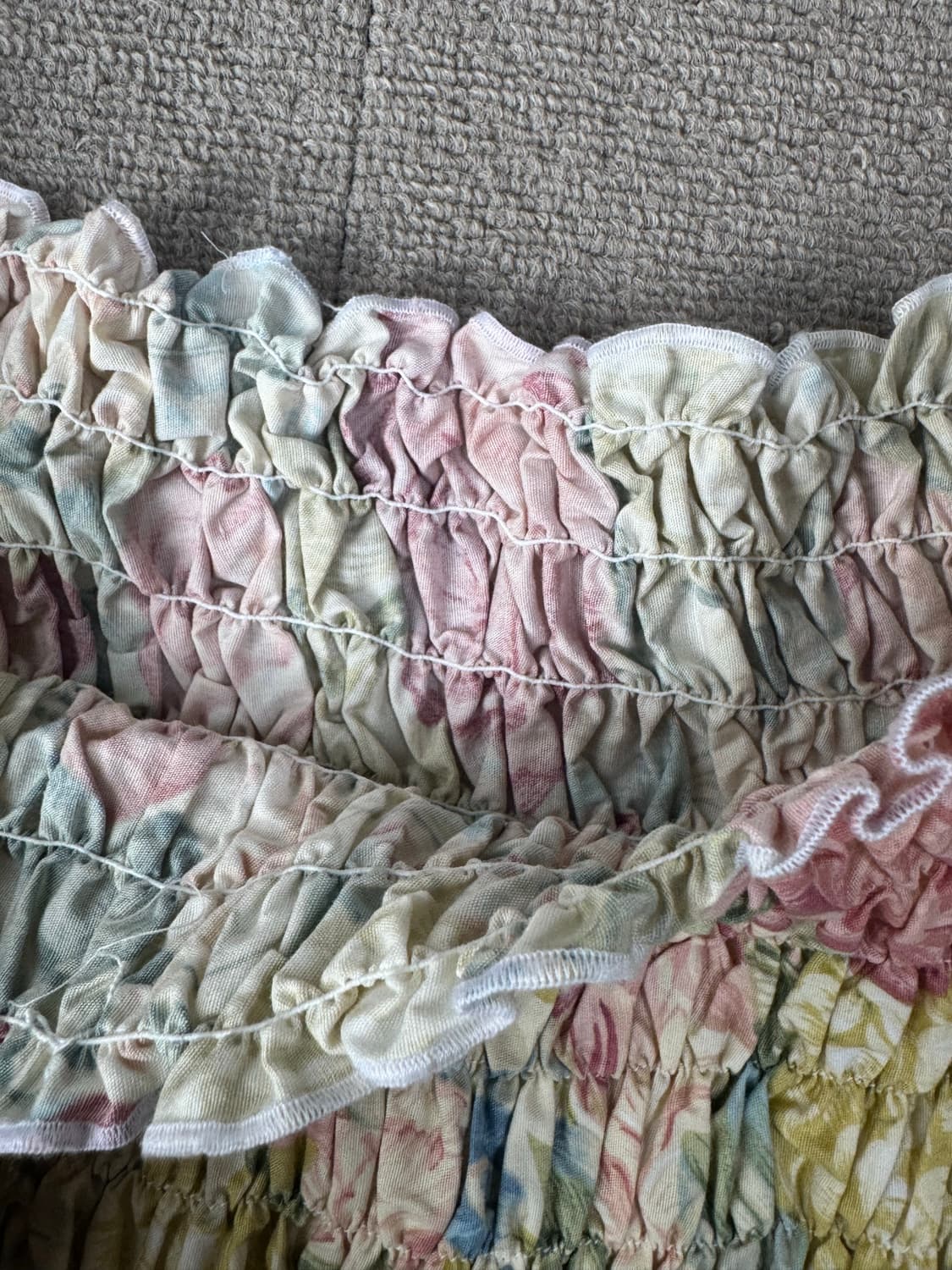 플라워 패턴 오프숄더 스모크 셔링 크롭탑 상품이미지2