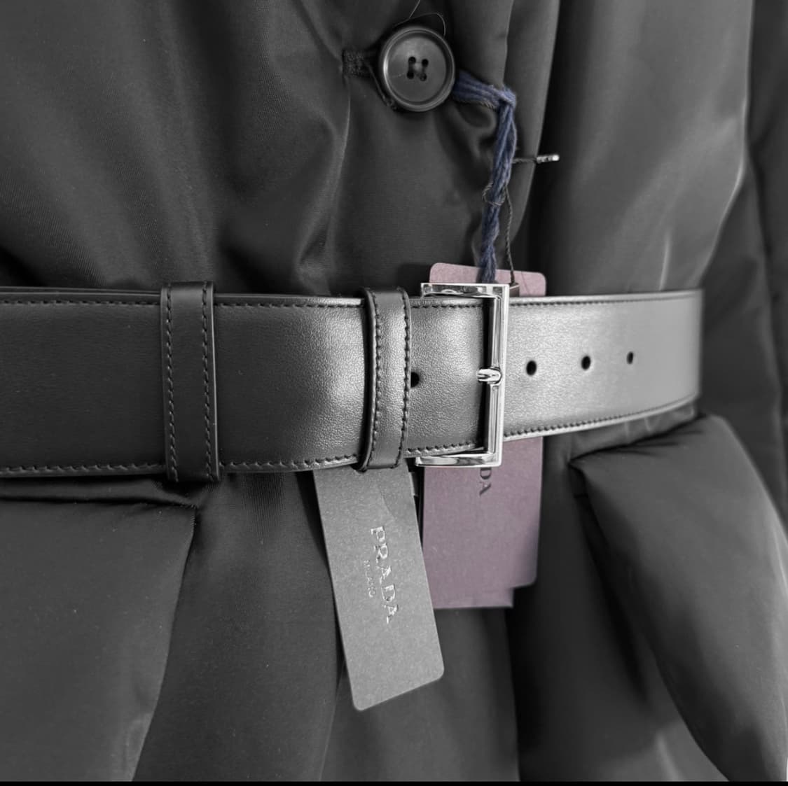 [38] 프라다 여성 리나일론 삼각로고 다운 벨트 롱 패딩 코트 블랙 상품이미지6