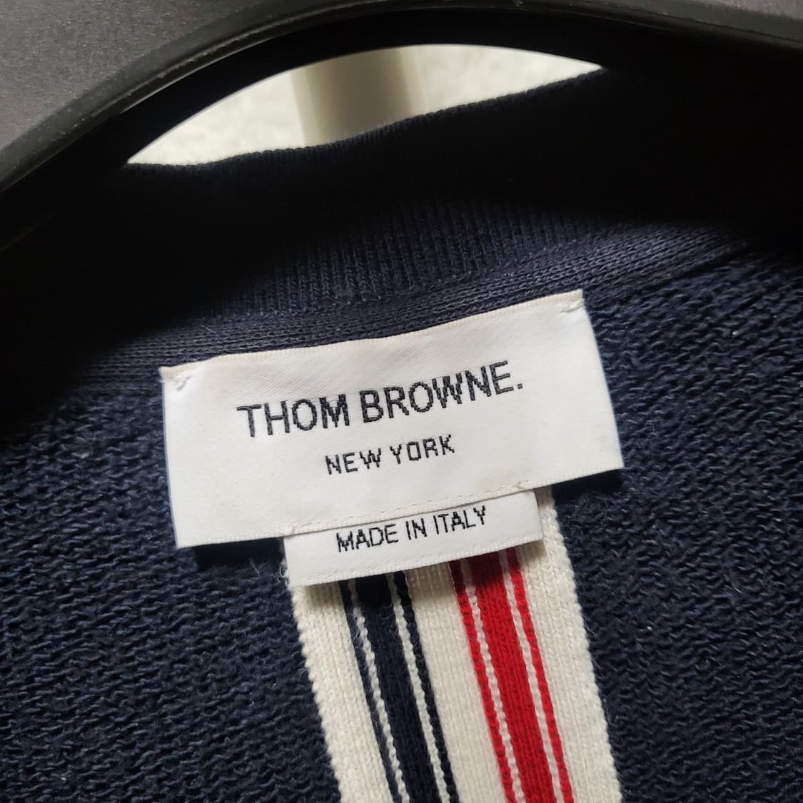 [정품] 3 / 톰브라운 백삼선 맨투맨  상품이미지4