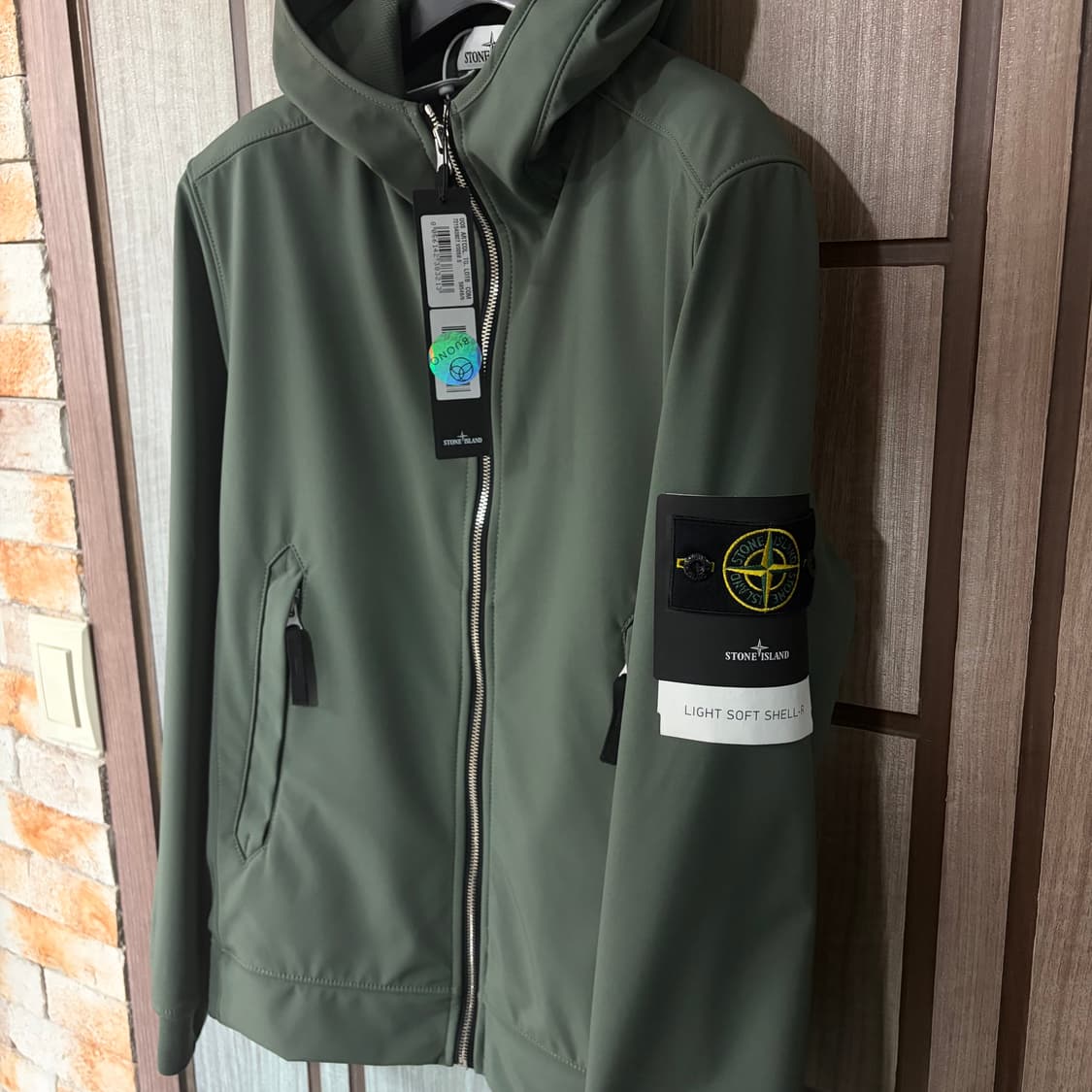 새상품(S)스톤아일랜드 와펜 패치 소프트쉘 후드 자켓 카키 상품이미지1
