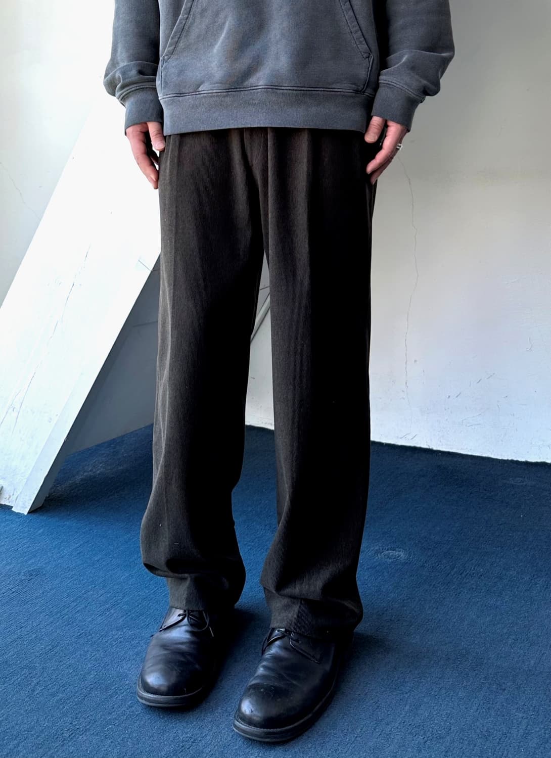 design 2 tuck wide tapered pants 상품이미지3
