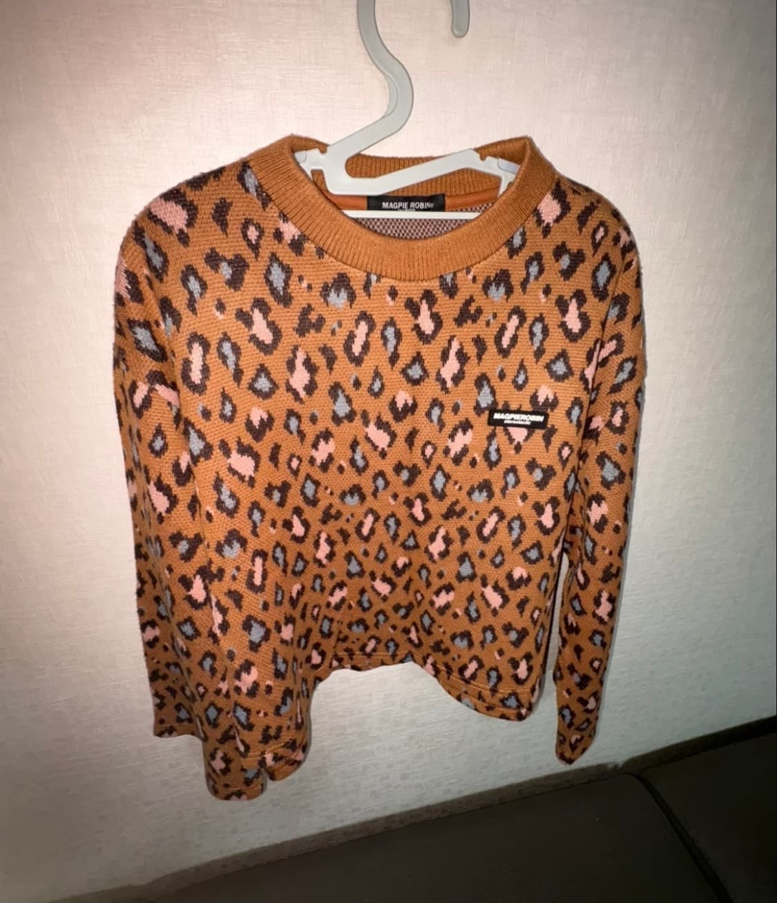맥파이로빈 레오파드 스웨트셔츠 상품이미지1