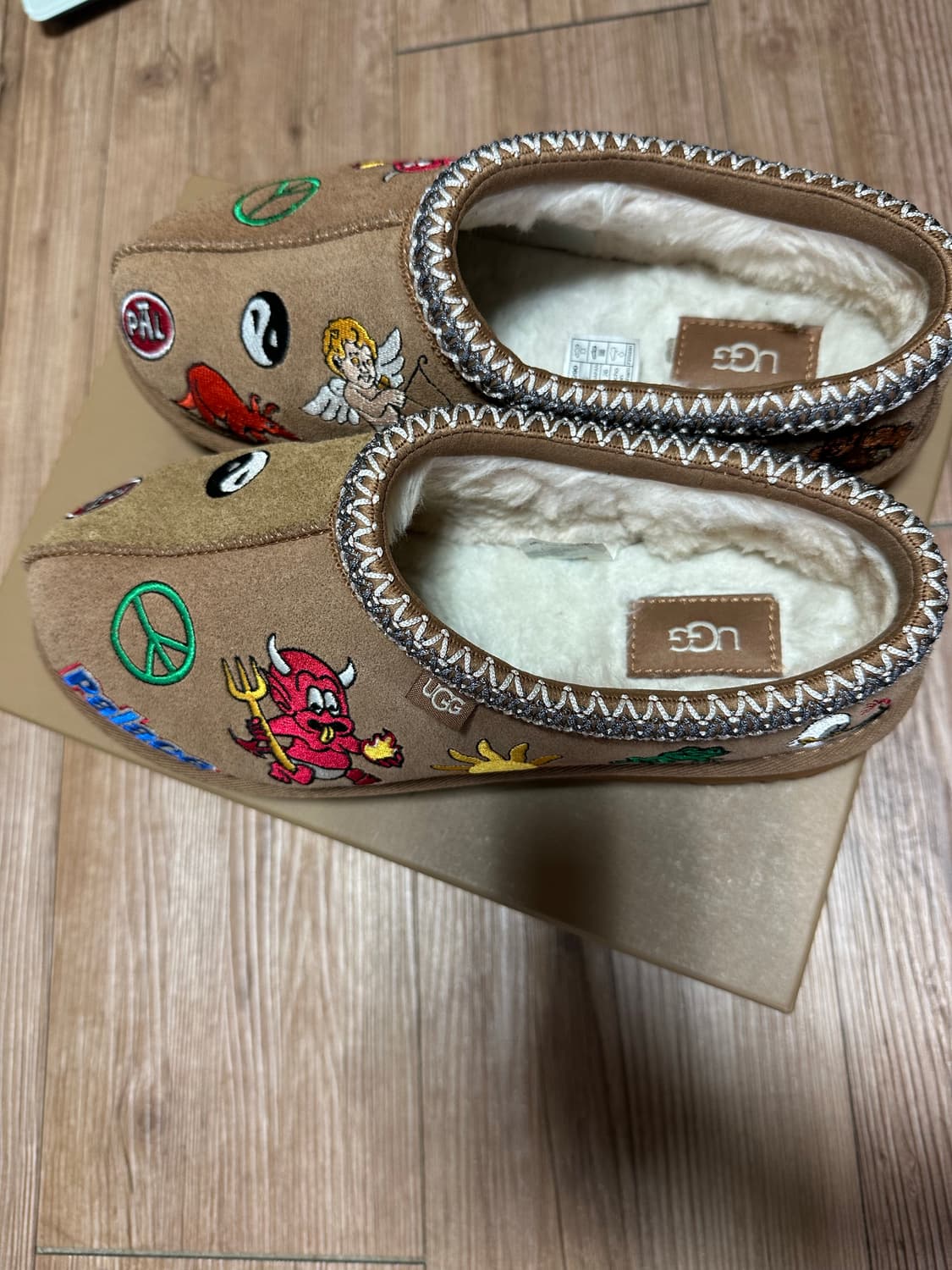 팔라스  X 어그 타스만 US8(260) 판매합니다. 상품이미지1