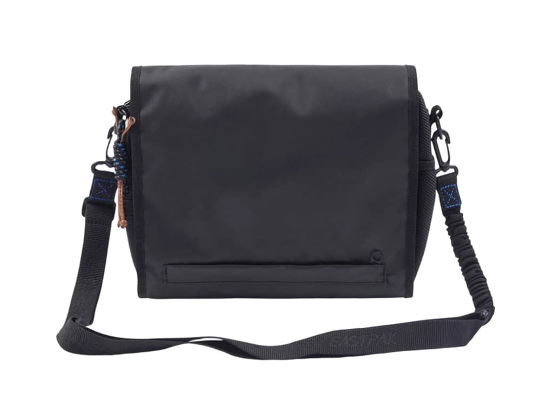 아더에러 X 이스트팩 숄더백 상품이미지2