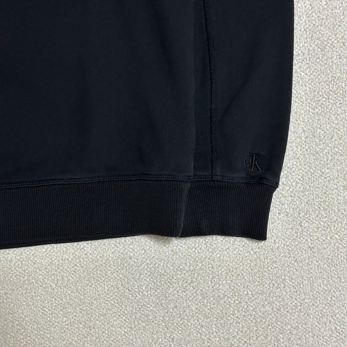 캘빈클라인 진 로고 크루넥 스웨트 셔츠 상품이미지4