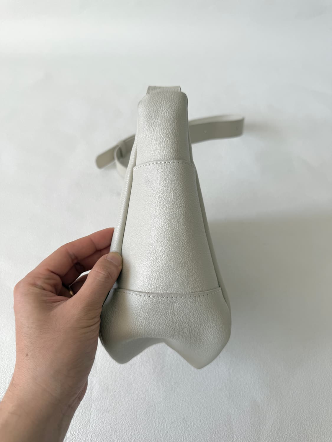 LAIDBACK 레더 크로스백 상품이미지3