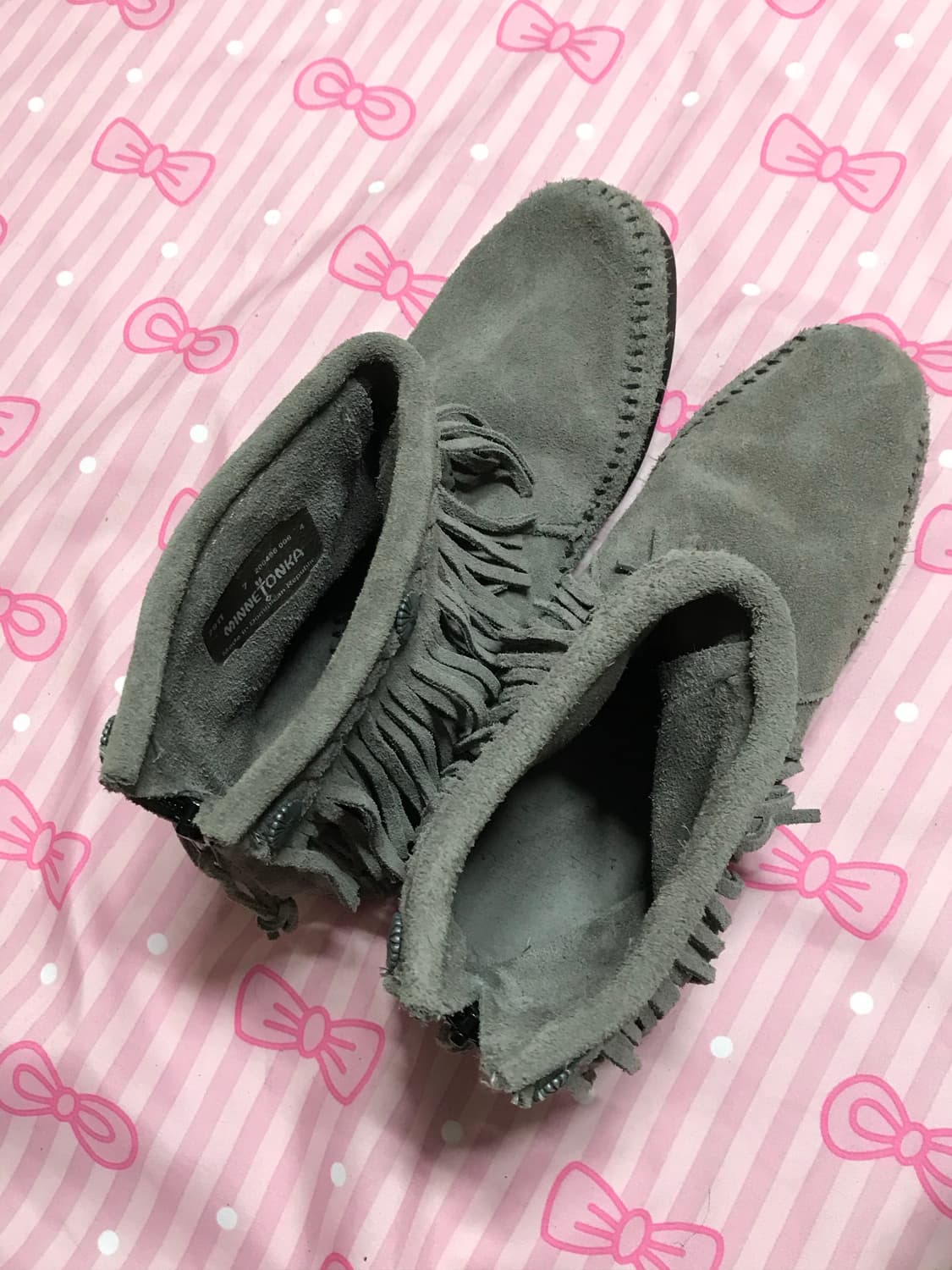 미네통카 회색 스웨이드 부츠 상품이미지3